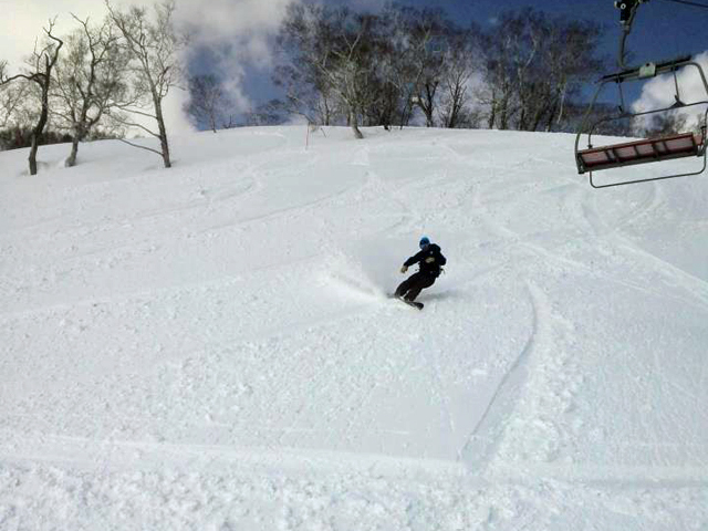 ニセコブログ ニセコでのご宿泊は泉郷コテージへ ニセコはまだまだ雪が降っています ゲレンデもパウダー