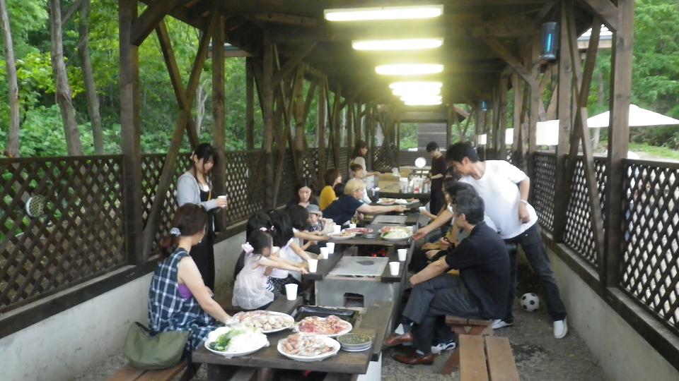ニセコブログ ニセコでのご宿泊は泉郷コテージへ ニセコでバーベキュー 泉郷 遊泉公園 のｂｂｑハウスのご案内です